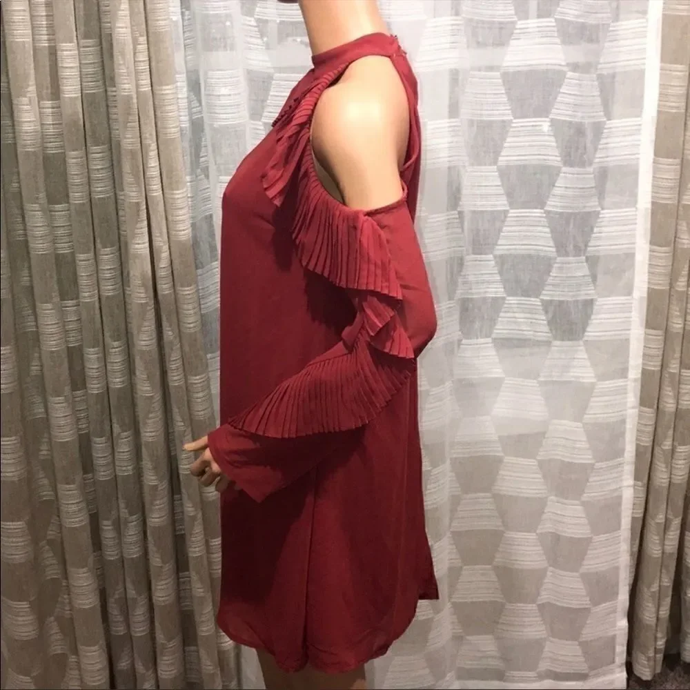 Solid Pleat Ruffle Trim Cold Shoulder Top - Picture 4 of 4